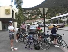 Julian carries out some bike adjustments at 16 Tinggata, Stryn